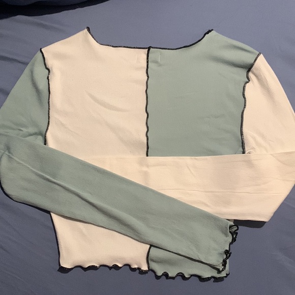 White & Green Colour-block Longsleeve Crop-Top - Picture 2 of 3